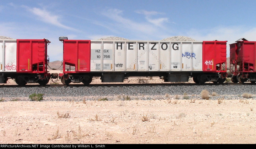 WB Unit Ballast Hooper Frt at Erie NV -35